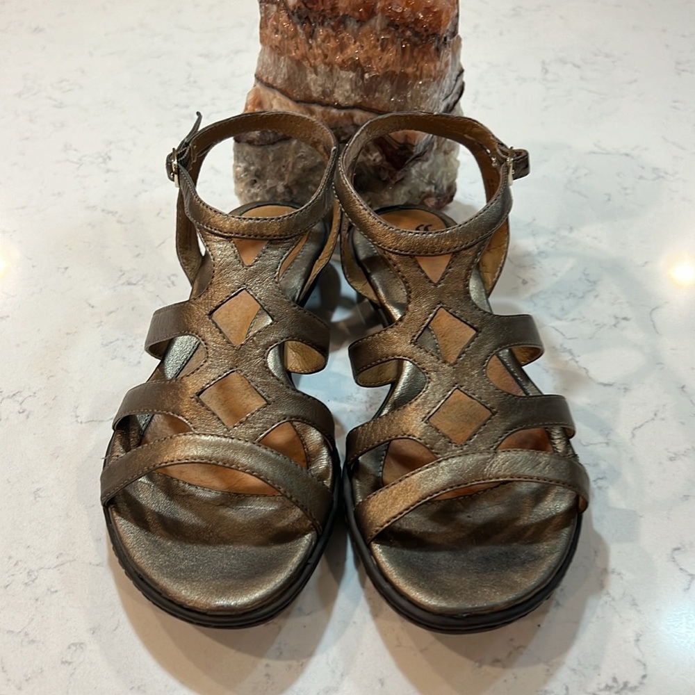 Sofft bronze comfort sandals, size 8 - Picture 4 of 16